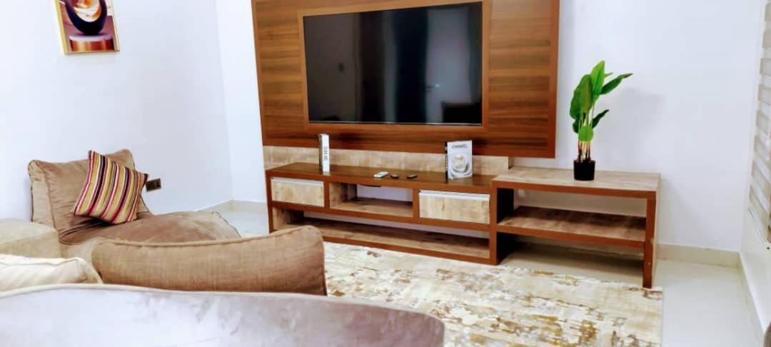Beautiful One Bedroom Apartment In Opebi, Ikeja Exterior photo