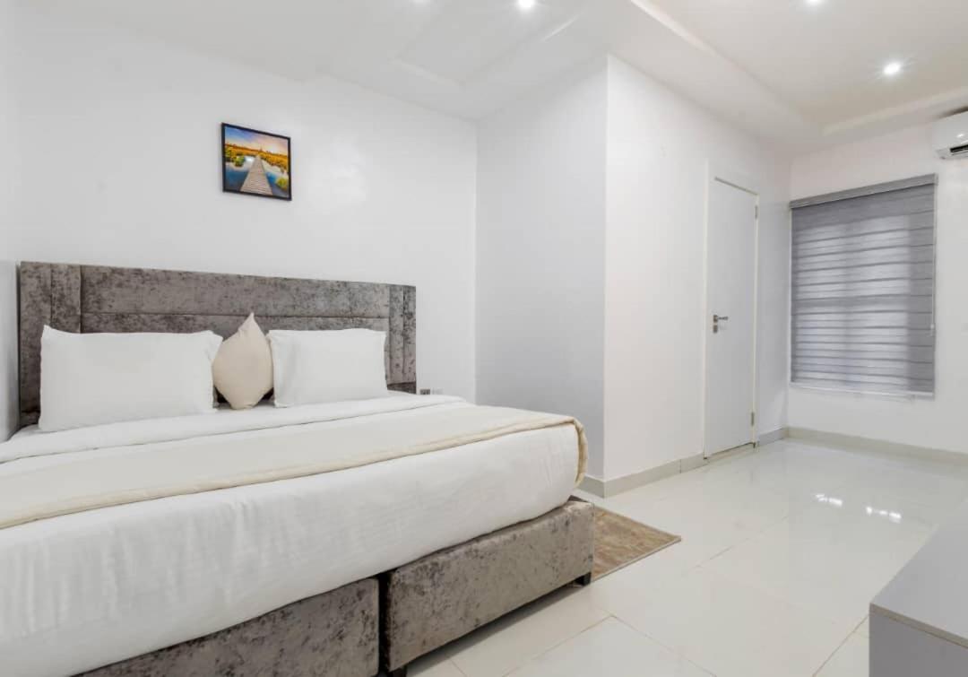 Beautiful One Bedroom Apartment In Opebi, Ikeja Exterior photo